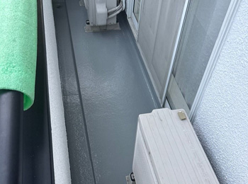 ベランダ防水　上塗り2回目