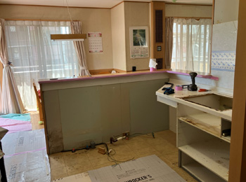 キッチン交換工事　施工中